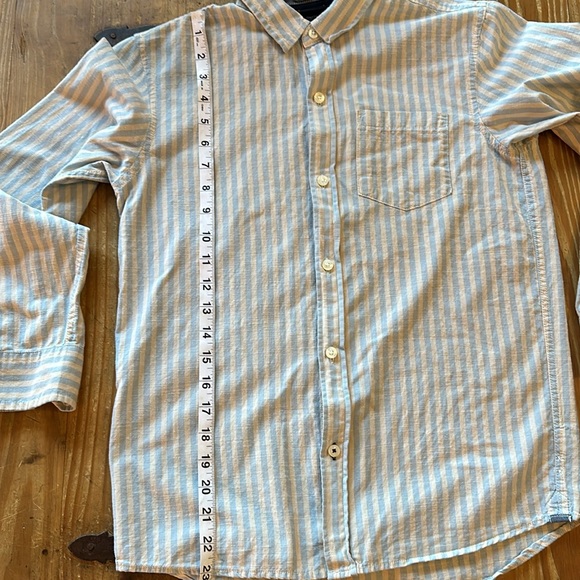 Beachy Button-Down - Picture 5 of 6